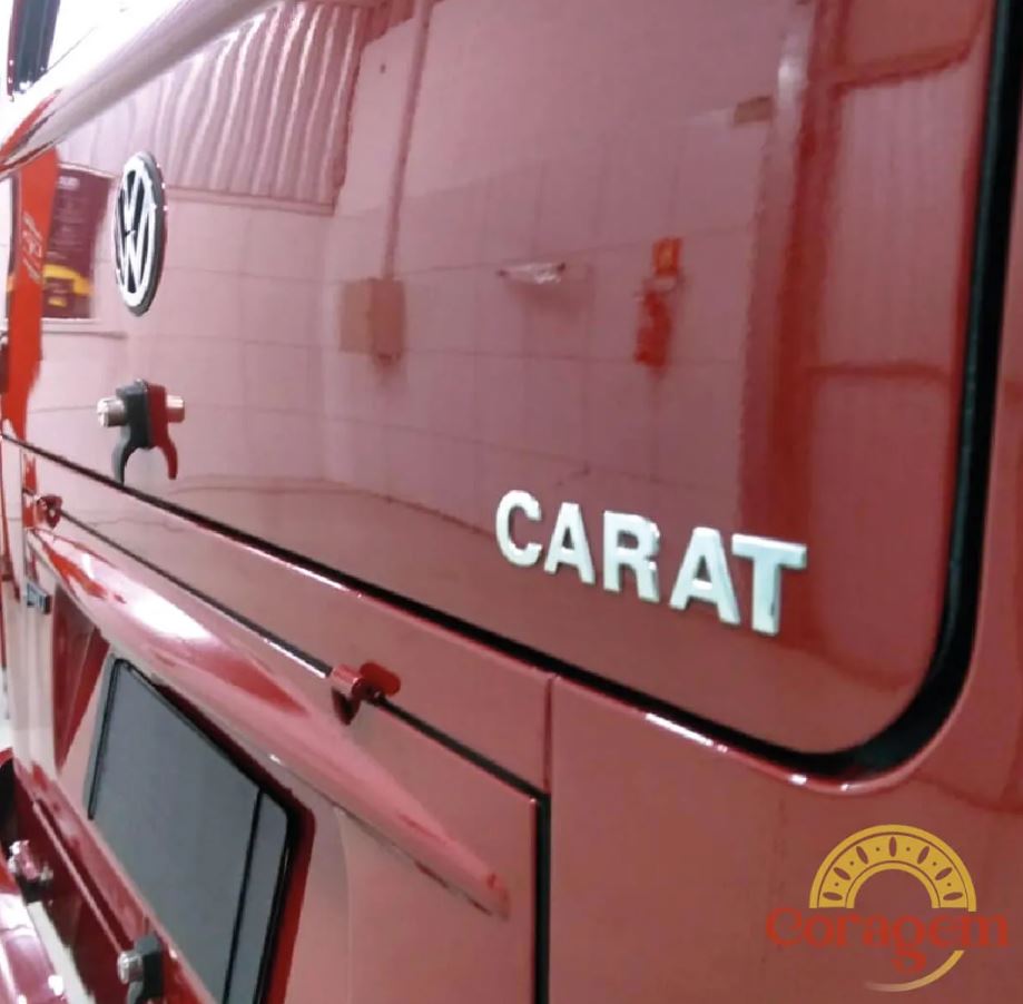 EMBLEMA ADESIVO EM CROMADO CARAT - KOMBI VW