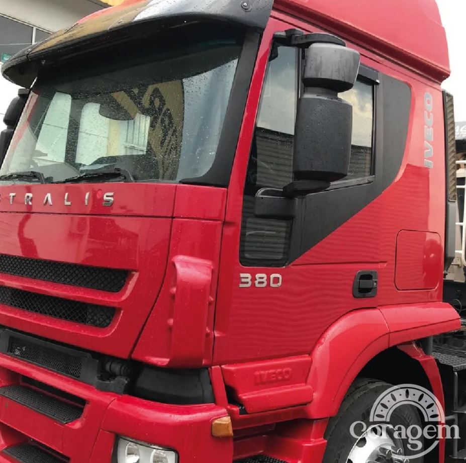 EMBLEMA ADESIVO EM CROMADO IVECO STRALIS 