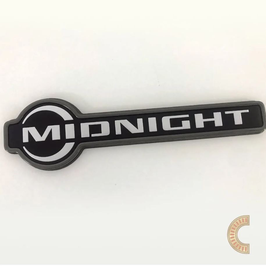 EMBLEMA ADESIVO EM CROMADO MIDNIGHT - S10 - GM